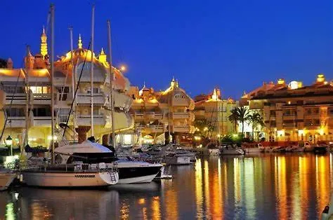 アパート Puerto Marina Palace ベナルマデナ スペイン