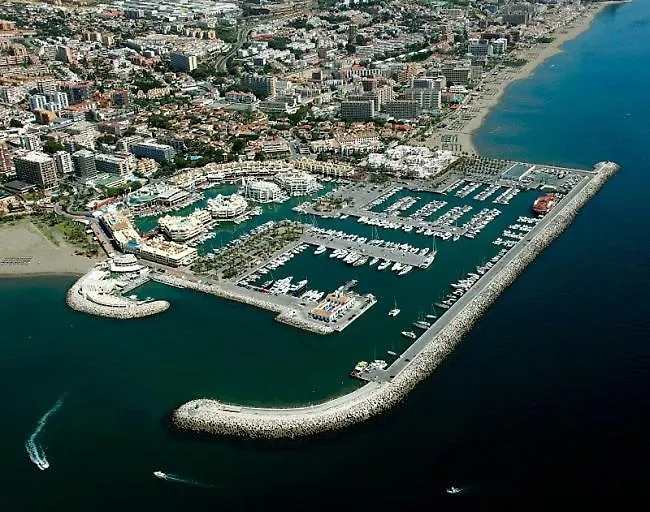 Puerto Marina Palace ベナルマデナ アパート
